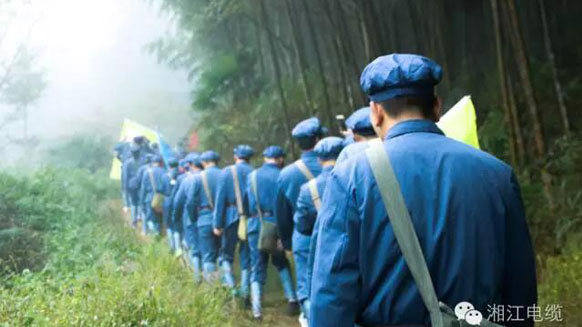 緬懷革命先烈，學(xué)習(xí)革命精神。——湘江電纜井岡山精神學(xué)習(xí)班剪影