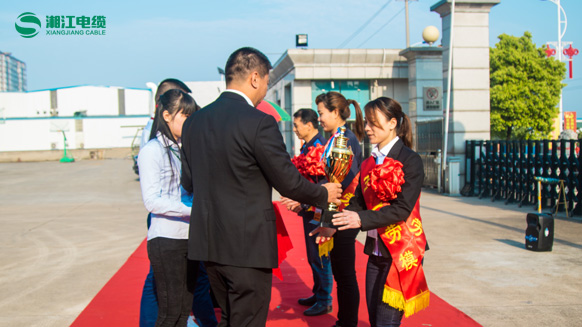 迎“五一”國際勞動節(jié) 湘江電纜集團召開勞動模范表彰大會 迎“五一”國際勞動節(jié) 湘江電纜集團召開勞動模范表彰大會
