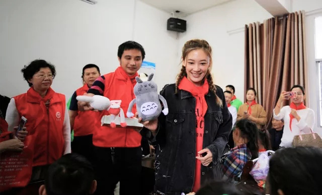 “六一微心愿，愛心暖童心”湘江電纜攜手村長李銳愛心傳遞 點亮未來