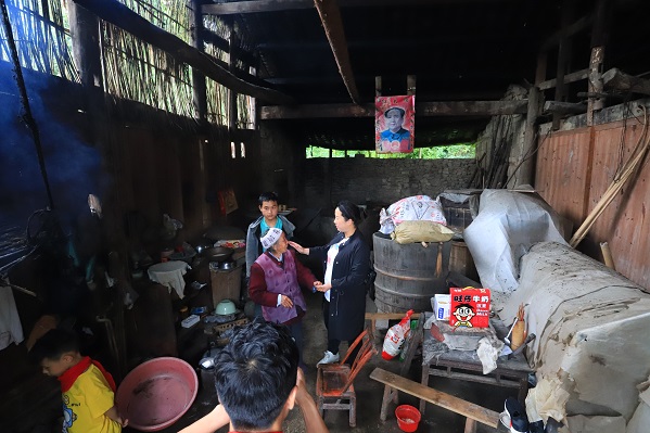 “六一微心愿，愛心暖童心”湘江電纜攜手村長李銳愛心傳遞 點亮未來
